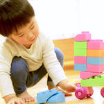 子どもがおもちゃに飽きる原因は何?長く楽しく遊べる方法を紹介
