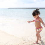 子どもと一緒に海で遊ぼう！注意や持ち物と海での遊び方をご紹介