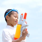 子どもが喜ぶ夏のおもちゃをご紹介。水遊びや手作り、家族で遊べるもの