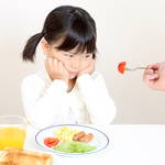 幼児期の偏食の原因や影響とは?楽しい食事で偏食を克服しよう