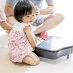 赤ちゃんはピアノでいつから遊べる？音楽好きな子を育てる方法