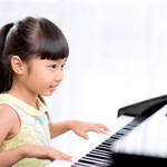 幼児期の習い事にピアノが人気な理由。始めるための準備と教室選び