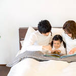 1~2歳児が寝る前に読み聞かせたい絵本。絆を深める絵本の効果