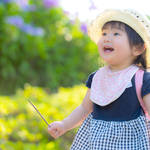 暑い夏に子どもとお散歩して大丈夫?注意点や役立つグッズを紹介