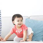 動き回る1歳の子どもへの接し方。1歳の成長やシーン別の対処方法