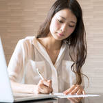 出産にまつわる手紙を書こう。出産報告やお礼の手紙の書き方を紹介