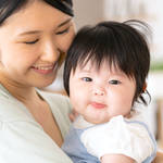 抱っこで得られる効果とは。新生児や幼児期での抱っこの違い