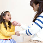 幼児の手遊びはメリットいっぱい!秋をテーマに親子で一緒に楽しもう