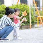 赤ちゃんと秋を感じる遊びをしよう！おうち遊びやお外遊びと手遊び歌