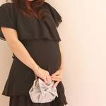 マタニティでも結婚式に参列OK?参列するための服装や注意点
