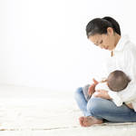 母乳育児ママの生理再開はいつ?生活環境や体の回復との関係について