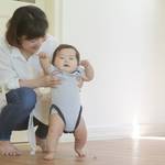 赤ちゃんの立つまでの道のりを知ろう!たっちの兆候や気になること