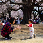 子どもが歩くのはいつから?歩く前兆と練習方法やポイントを紹介