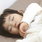 共働きで子どもの睡眠時間がとれない!眠ることの大切さとできる工夫
