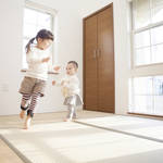 子どもの走る音がうるさいと迷惑に!気をつけたい場所とママの対処法