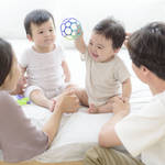 双子の子育ては大変?楽しいことが増えていくためのコツを紹介