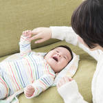 赤ちゃんはいつから声を出すことができる?声の発達と返事の仕方とは