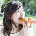 授乳期の食欲が止まらない!原因と対処法、ストレス解消法を紹介