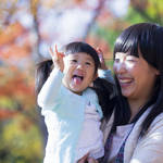 子連れで関西の紅葉狩り!家族向け紅葉スポットと落ち葉遊びを紹介