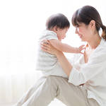 産後の子育てが楽しい秘訣とは?育児日記の活用と辛いときの対処法