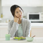 出産後はなぜ食欲低下してしまうの?原因と対処法を知って乗り切ろう