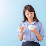40代ママの食欲減退、旺盛の原因と対処法は?更年期障害との関係