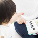 子どもと楽しむ英語の歌!効果やポイントと試してみたいCDやDVD
