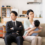 夫婦喧嘩が子どもに与える影響とは？悪影響の回避策や喧嘩後の接し方