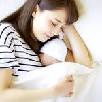 ママと赤ちゃんが快適な睡眠をとる方法は？安眠のコツと注意点とは