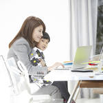 子連れ出勤制度を採用している企業がある？賛否両論の子連れ出勤