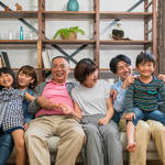 実親や義理親と同居している人の割合は？メリットやデメリットを紹介