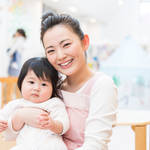 子育て中のママでも保育士になる！働き方と必要な資格や勉強法を紹介