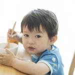 食べ方が下手な2歳児のママへ!お食事タイムにイライラしないヒント