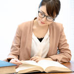 ママが行政書士を開業するには？資格の取り方と仕事のコツを紹介