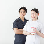 夫婦で歯科医を開業するには?手続きや経営のポイントを紹介