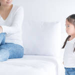 女の子のかんしゃくの傾向は？シーン別で試したい対処法を紹介