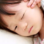 子どもの眠気は睡眠不足のサイン？早寝早起きのコツと注意したいこと