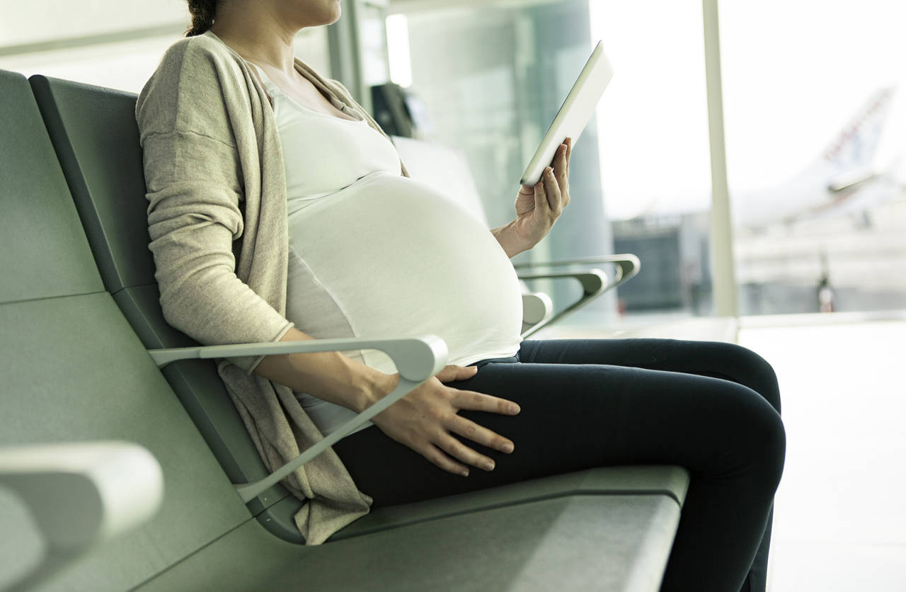 妊婦はいつまで飛行機に乗れる?おすすめの座席や搭乗時の注意点