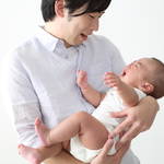 夜泣きを制すると夫婦生活も円満に！パパができる夜泣き対応を紹介