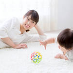 赤ちゃんのうちから指先を使おう!指先で楽しく遊べるおもちゃを紹介