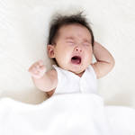 子どもの夜泣きは睡眠退行が原因？基礎知識やねんトレについて知ろう