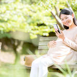 友だちにLINEで妊娠報告をする！LINEをする時期や内容を紹介