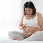 妊娠線予防にはクリームが不可欠？ケアを始める時期や塗り方を知ろう