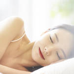質のよい睡眠はバストアップを促す！よく眠るコツと心がけたい習慣