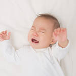 生後5カ月ごろの寝ぐずりの原因は？赤ちゃんがよく眠れるためのコツ
