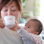ママに優しいカフェインレスコーヒー！お手軽派と本格派へのおすすめ