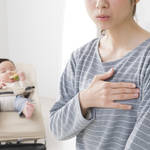 胸にも妊娠線ができるのはなぜ？予防する方法や産後の上手なケア