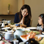 迷惑をかけず子どもと外食を楽しもう!ママの心構えや便利グッズ紹介