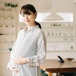 妊婦は毎日正しい姿勢でいよう！体に負担をかけない姿勢や注意点
