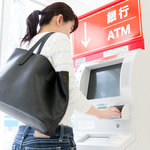 キャッシュカードを上手に利用!忙しいママも賢く家計管理をするコツ